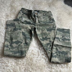 BEBE green Camo skinny jeans 24